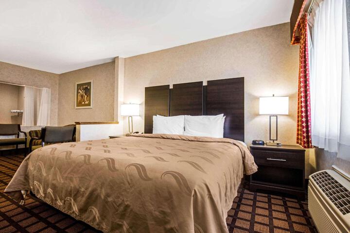 1 King Bed (14 of 17)
