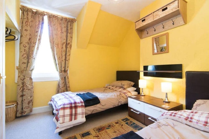 Room 3 of 32