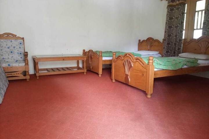 Room 11 of 28