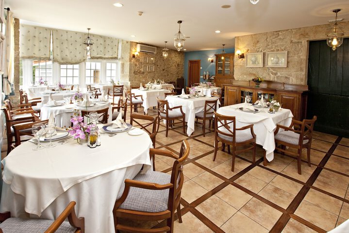 Dining 16 of 17