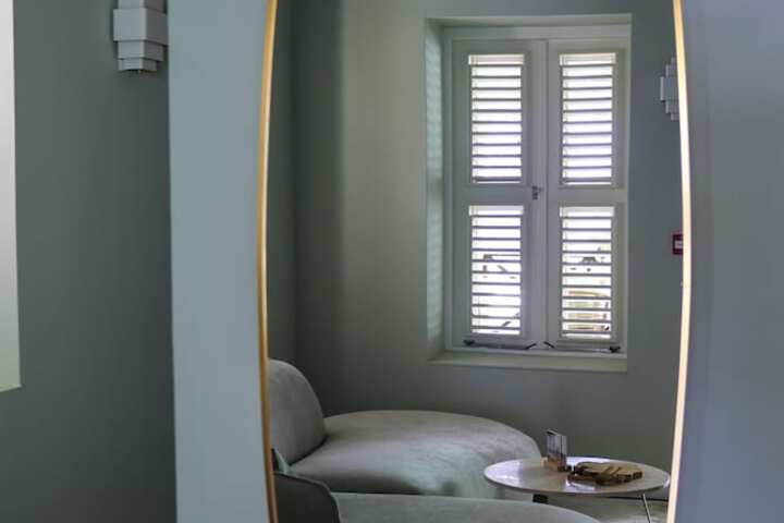 Room 44 of 108