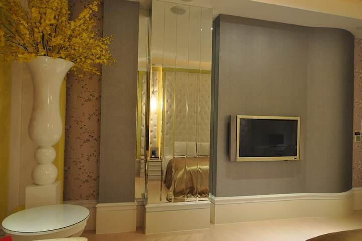 Room 14 of 20