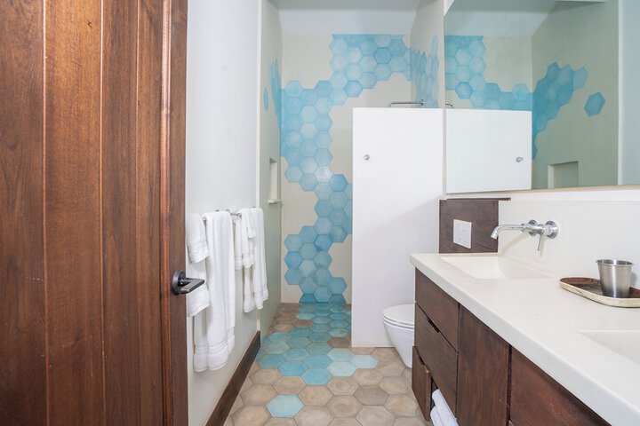 Room 843 of 1000