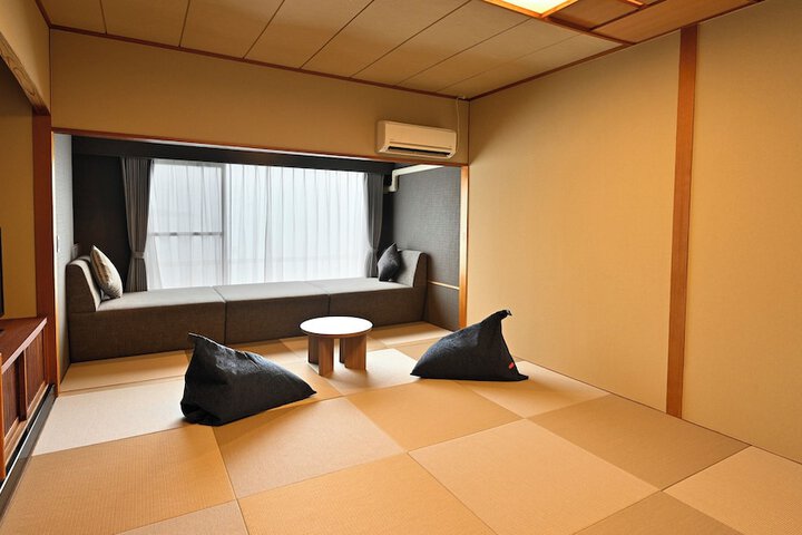 Room 52 of 99