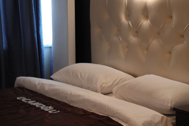 Room 6 of 30