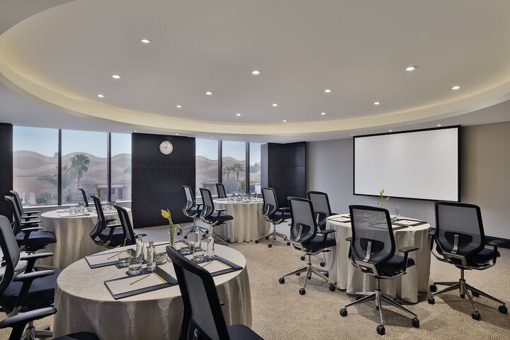 Ballroom/Hall 124 of 158