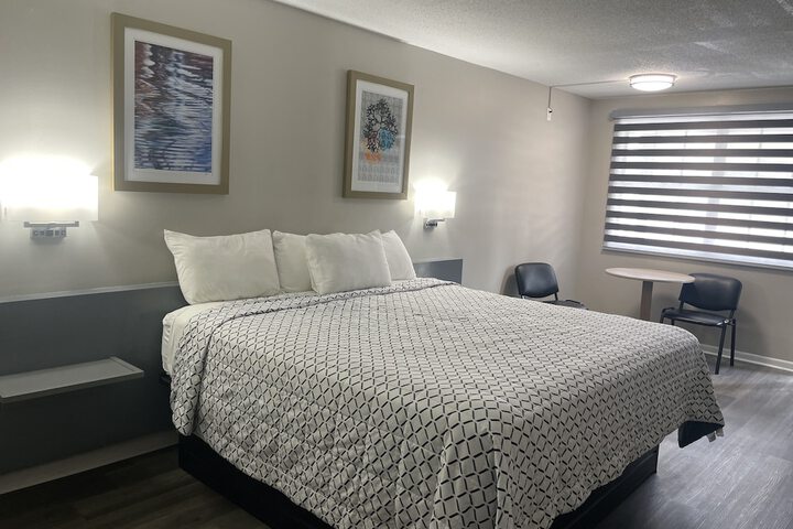 1 King Bed Ground Floor (14 of 24)