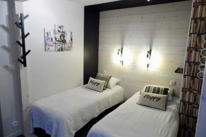 Room 14 of 22