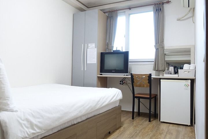 Room 5 of 29