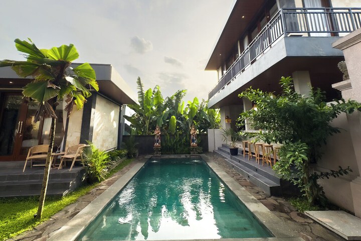 Pool 49 of 81