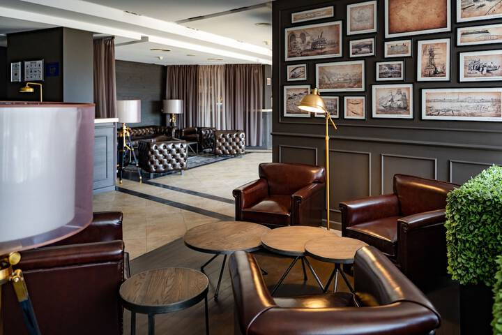 Lounge 83 of 119