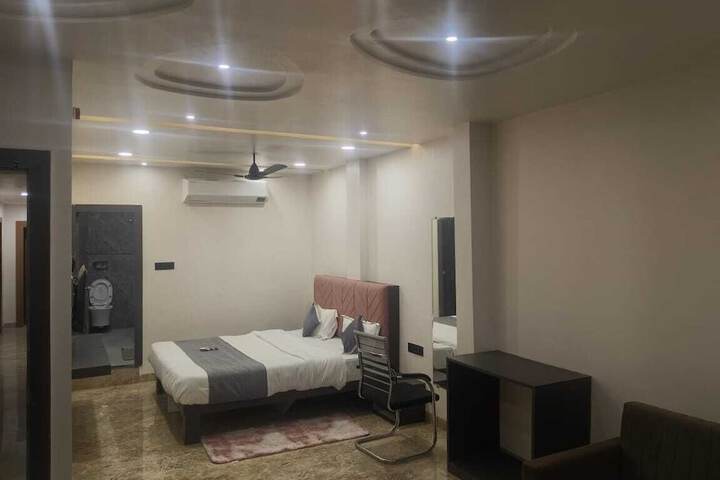 Room 9 of 25