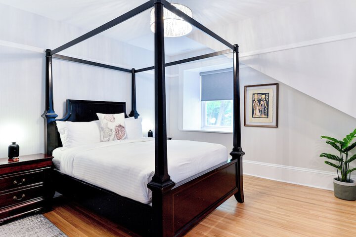 Double Deluxe Queen Bed (2 of 35)