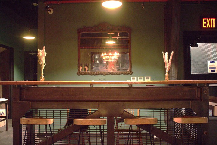 Lounge 18 of 35
