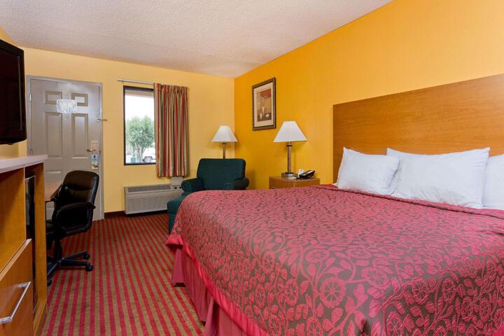 1 King Bed (10 of 22)