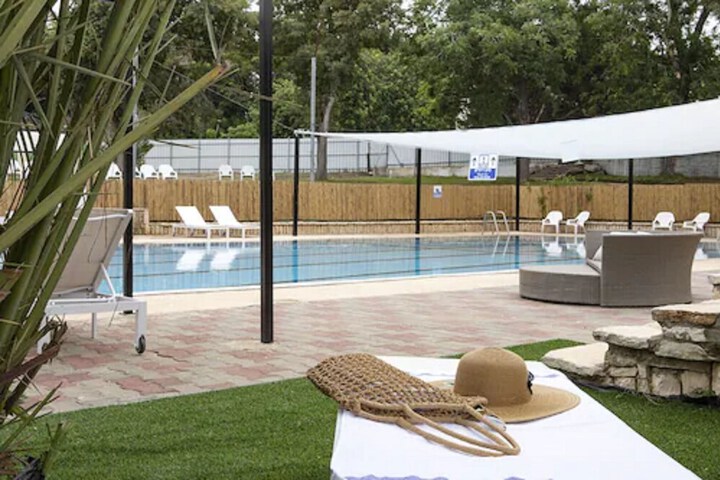 Pool 22 of 45