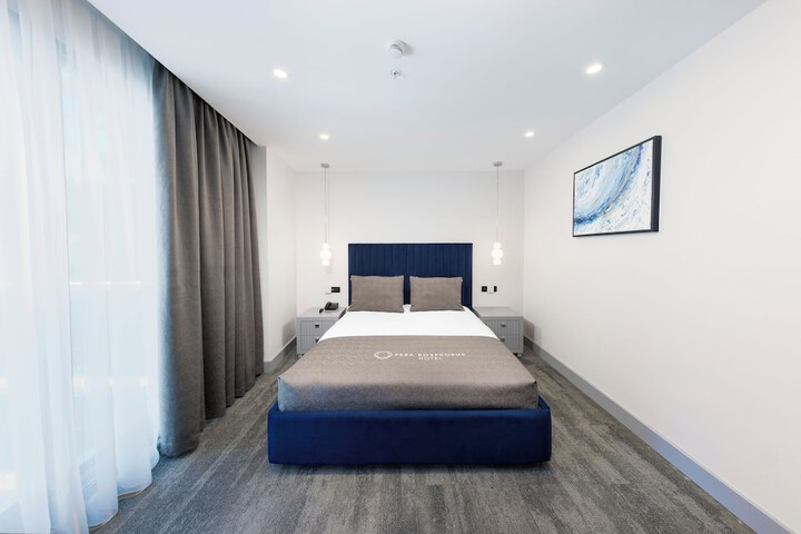 Room 32 of 66