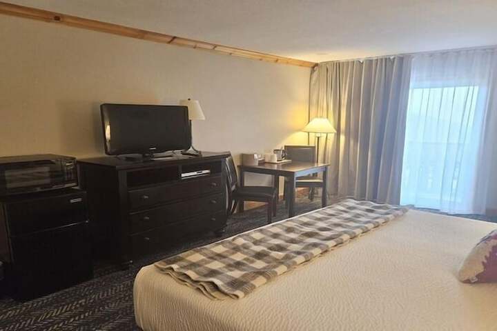 Room 4 of 40