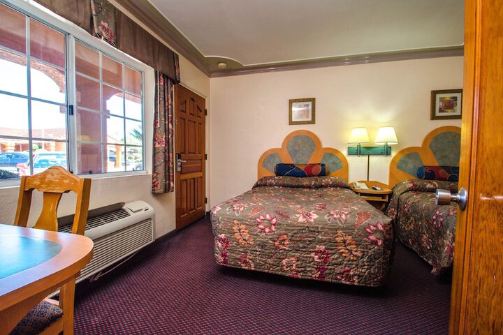 Quadruple with Double Bed (4 of 4)