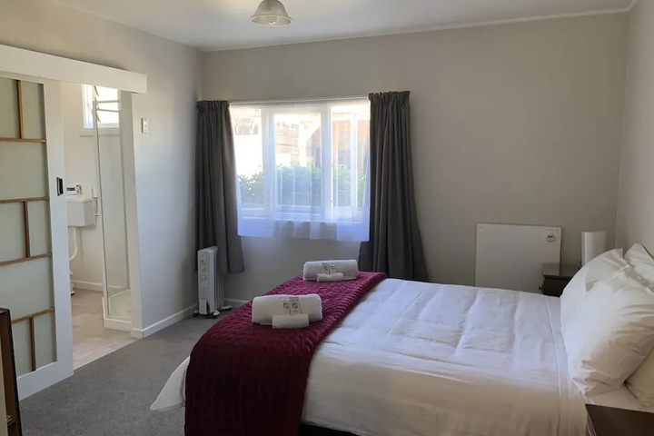 Room 5 of 10
