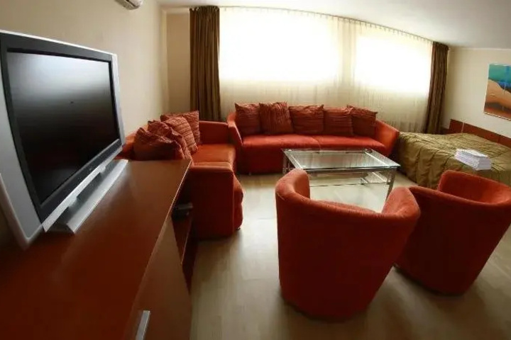 Room 4 of 15