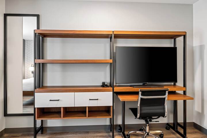 Room 6 of 44