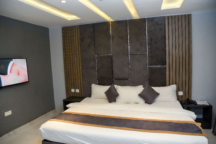 Room 34 of 78