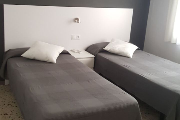 Room 13 of 32
