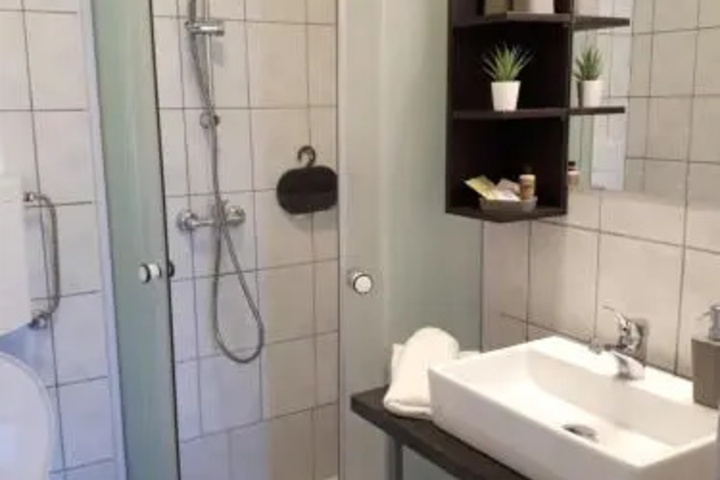 Room 8 of 19