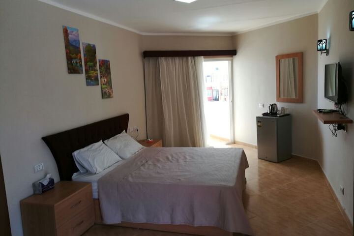 Room 4 of 70