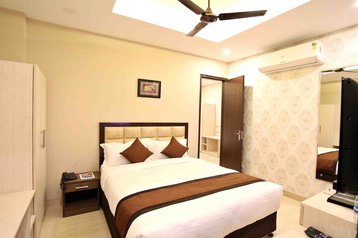 Room 4 of 60