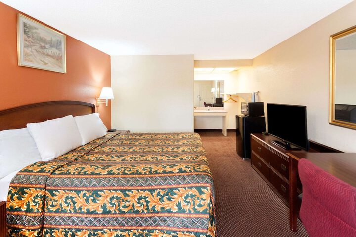 1 King Bed Accessible (1 of 9)