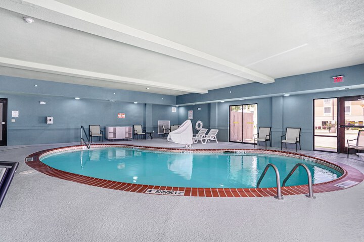 Pool 50 of 82