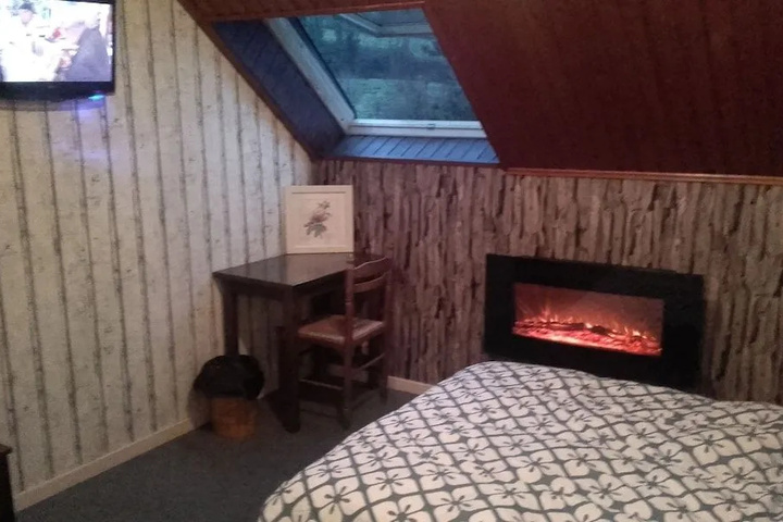 Room 2 of 12