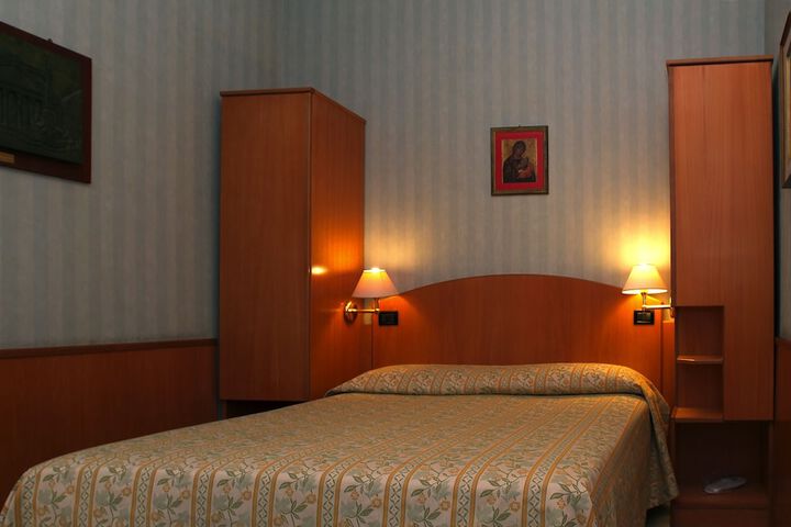 Room 32 of 51