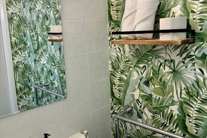 Room 5 of 12