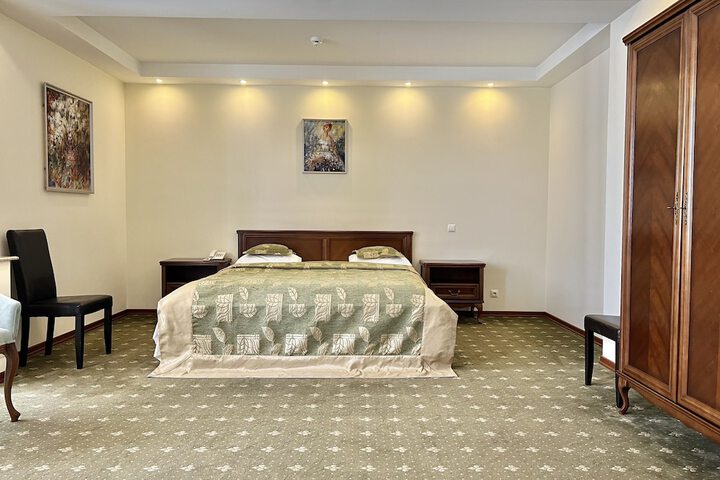 Room 19 of 28
