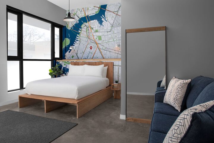 1 Queen Bed (7 of 25)