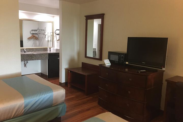 2 Queen Beds (5 of 5)
