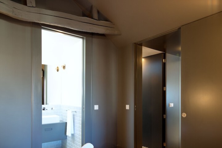 Room 12 of 38