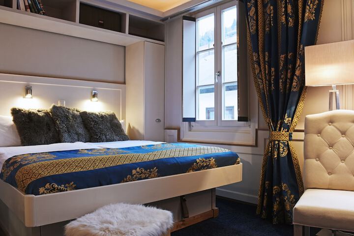 Room 2 of 23