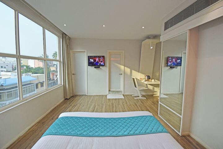 Room 25 of 47