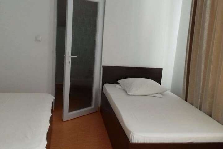 Room 4 of 6