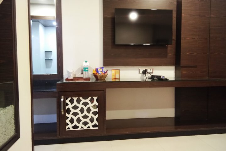 Room 7 of 18