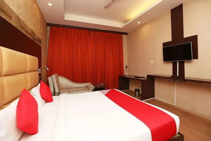 Room 4 of 14