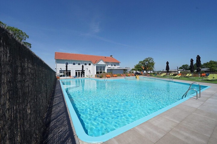 Pool 16 of 40