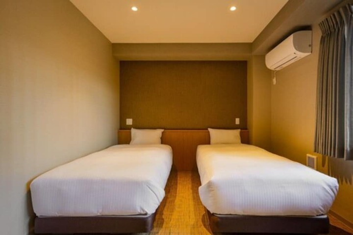 Room 6 of 15
