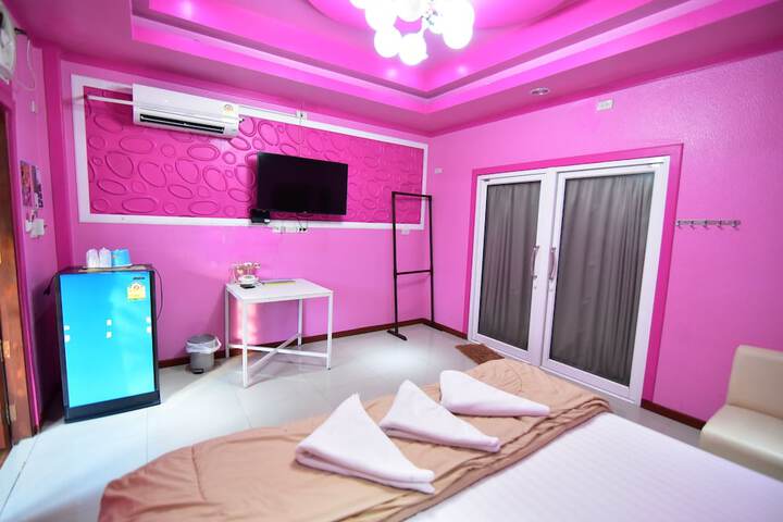 Room 33 of 48