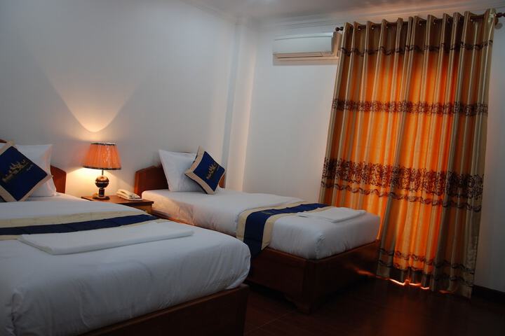 Room 12 of 37