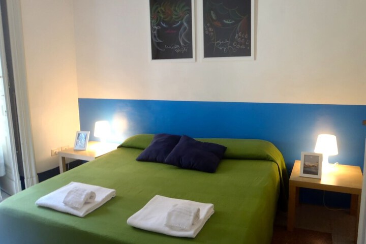 Room 6 of 34